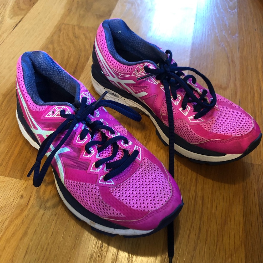 Like New Asics GT-2000 size 7